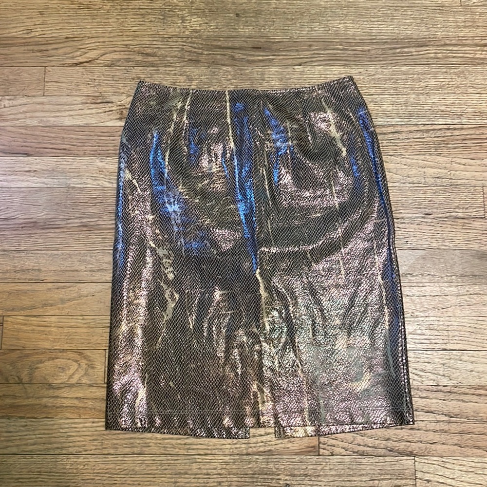 Vintage 90’s faux snakeskin shiny zip up skirt. Size small. Knee length